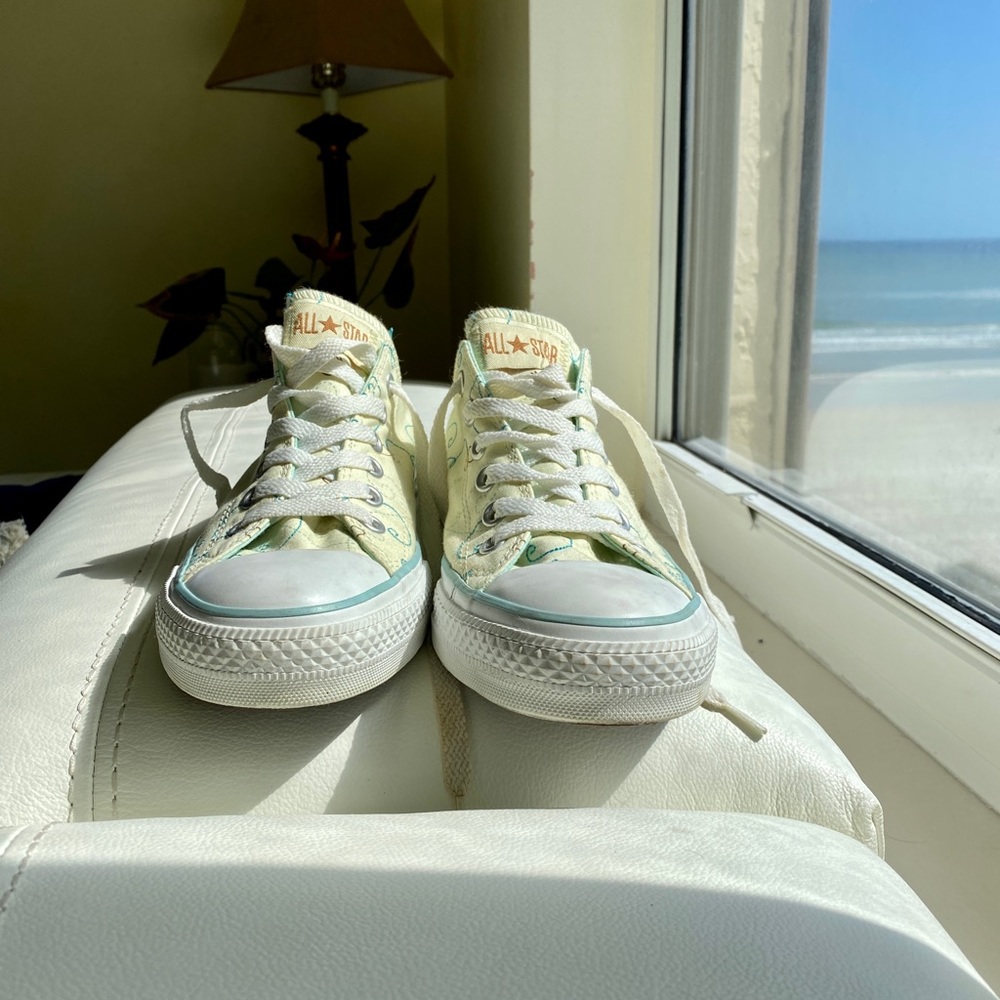 Converse All Star Bumblebee tennis shoes wore a few times